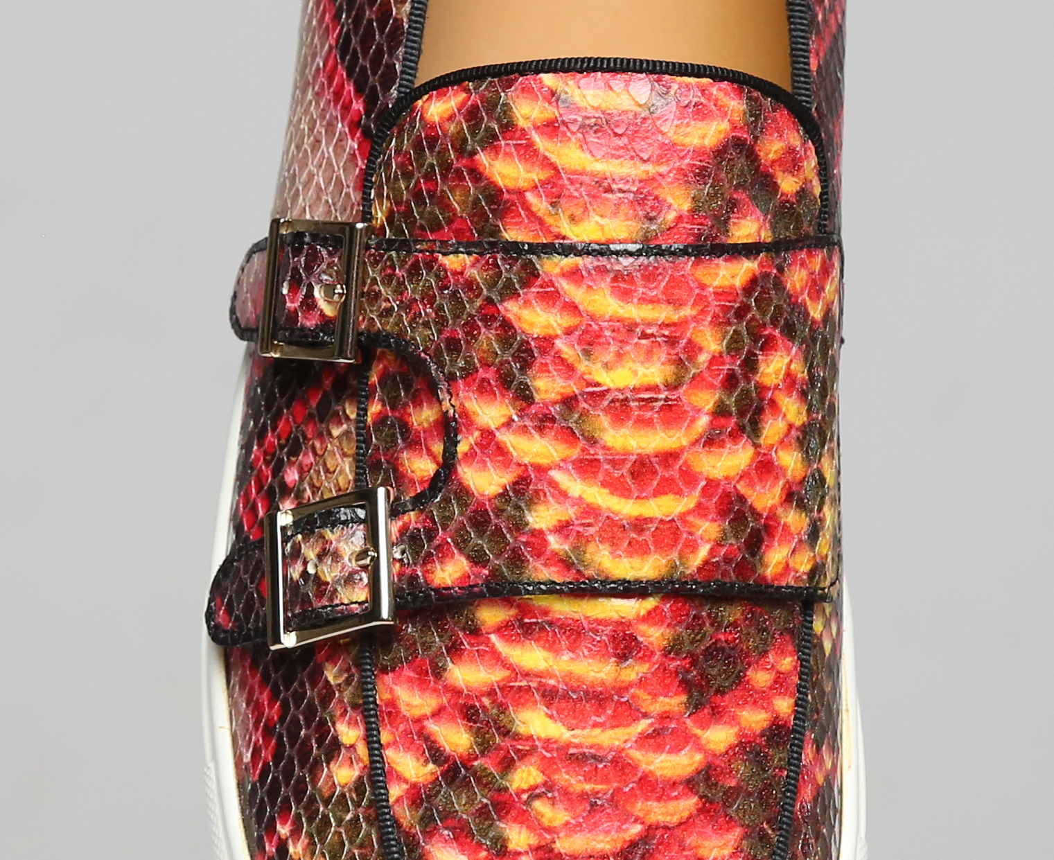 Sneaker mit Python-Prägung – Bild 3