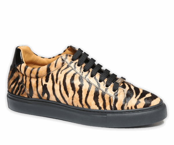 Sneaker aus Fell mit Tigerprint
